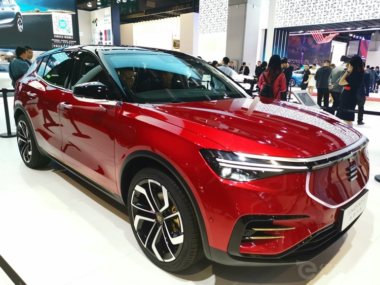 �Ϻ���չ�쳵������ ˭��δ�����������ӣ�