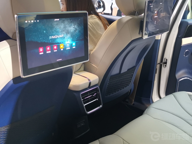 �Ϻ���չ�쳵������ ˭��δ�����������ӣ�