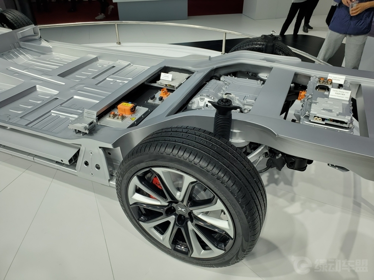 �Ϻ���չ�쳵������ ˭��δ�����������ӣ�