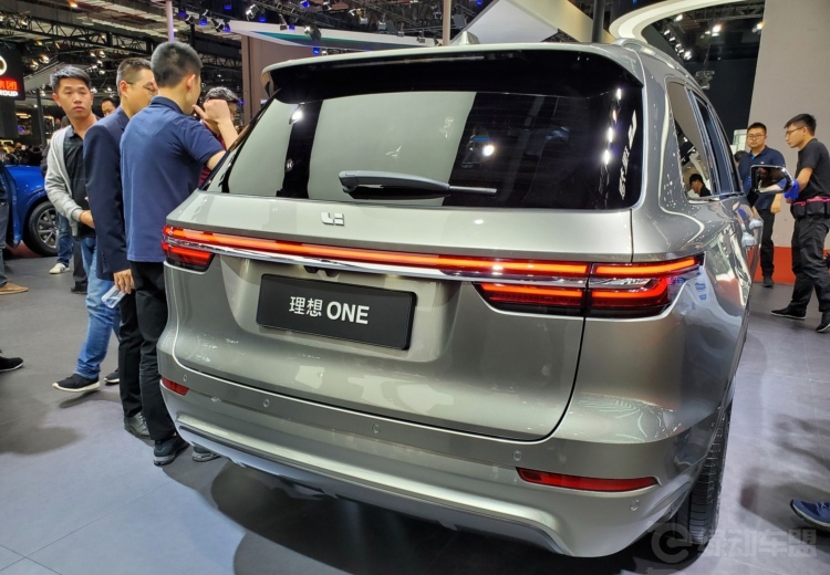 �Ϻ���չ�쳵������ ˭��δ�����������ӣ�