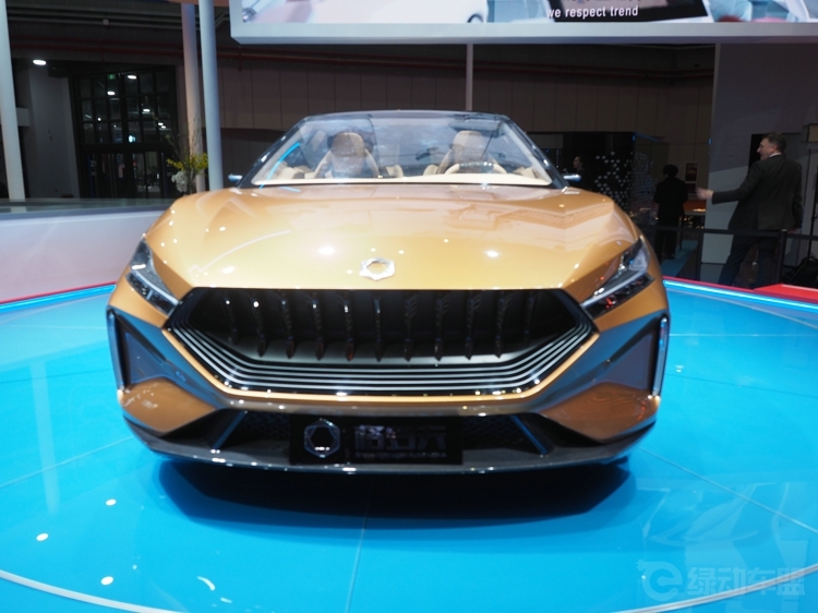 �Ϻ���չ�쳵������ ˭��δ�����������ӣ�