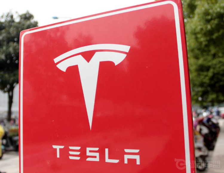 一言不合就起火 这样的特斯拉你敢开吗? 一言不合就起火 这样的特斯拉你敢开吗?