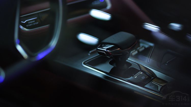 三屏联动/蓝鲸2.0T! 三屏联动/蓝鲸2.0T!