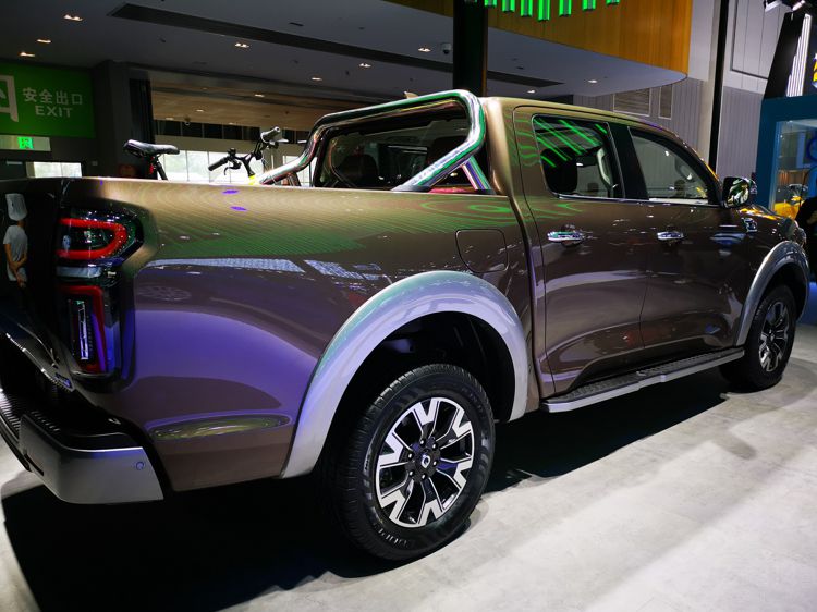 ����Ƥ���ڳɶ���չ���У�12.68-15.98��!