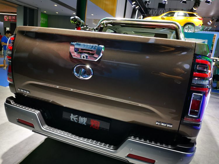 ����Ƥ���ڳɶ���չ���У�12.68-15.98��!