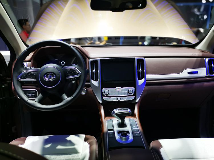 ����Ƥ���ڳɶ���չ���У�12.68-15.98��!