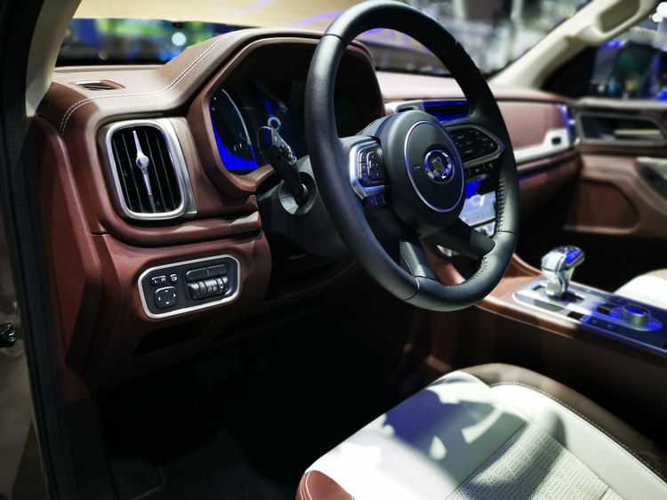 ����Ƥ���ڳɶ���չ���У�12.68-15.98��!