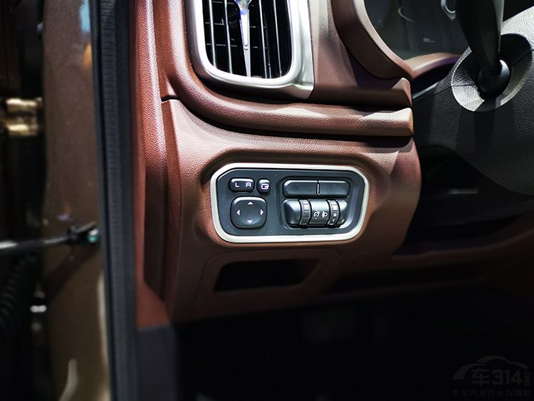 ����Ƥ���ڳɶ���չ���У�12.68-15.98��!