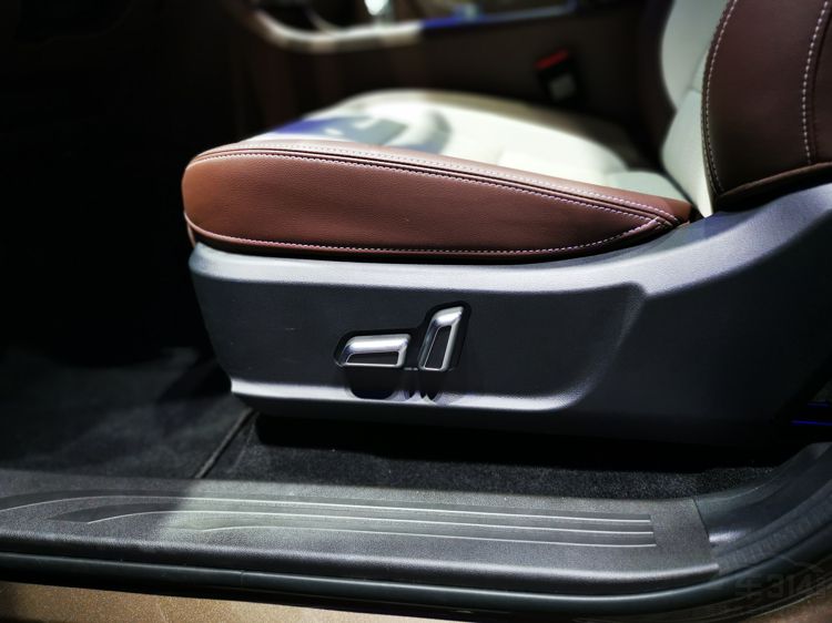 ����Ƥ���ڳɶ���չ���У�12.68-15.98��!