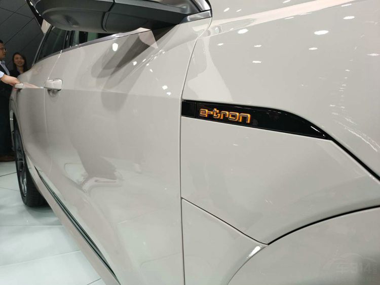 ݳչµe-tron࣬400km
