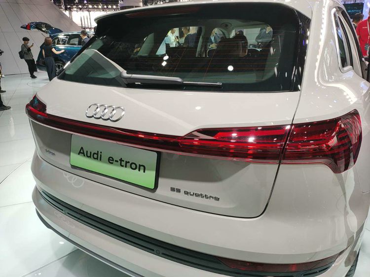 ݳչµe-tron࣬400km