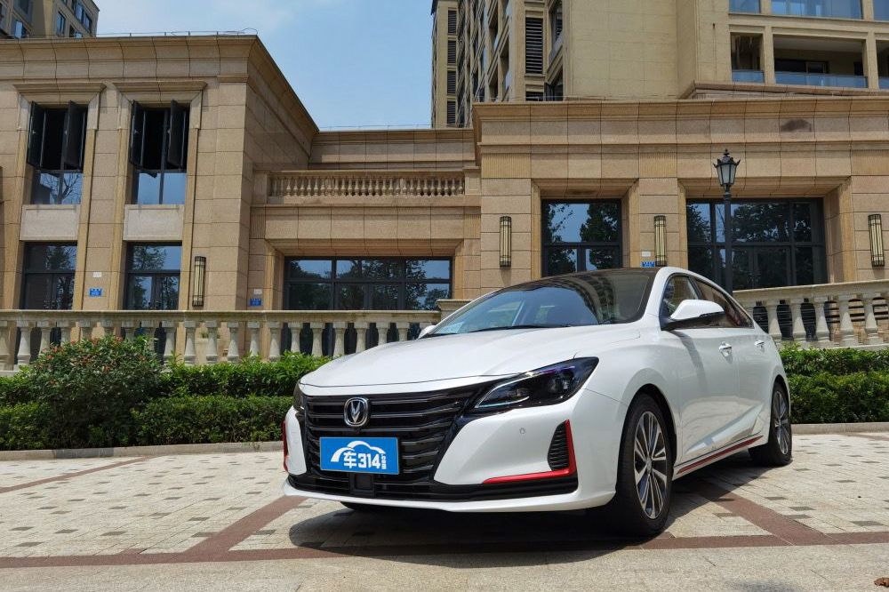 长安CS55PLUS蓝鲸版与锐程CC蓝鲸版上市 长安CS55PLUS蓝鲸版与锐程CC蓝鲸版上市