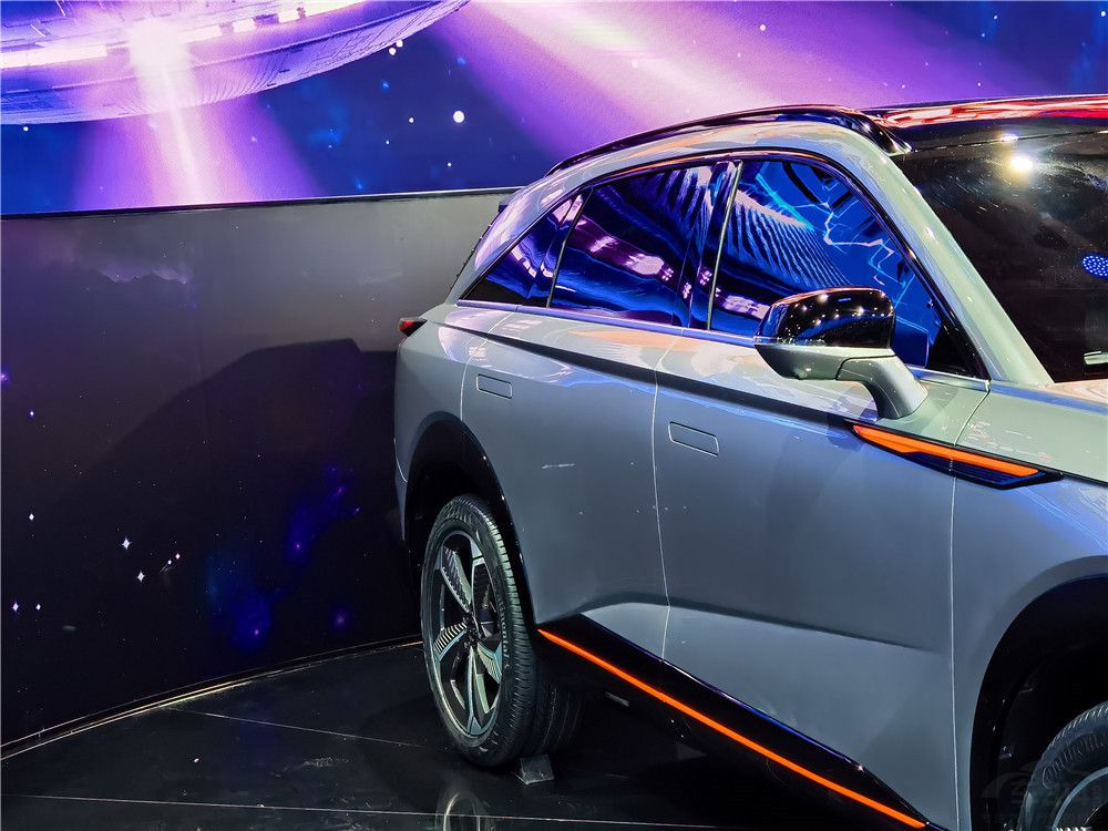 ϺչȫSUV XỴ
