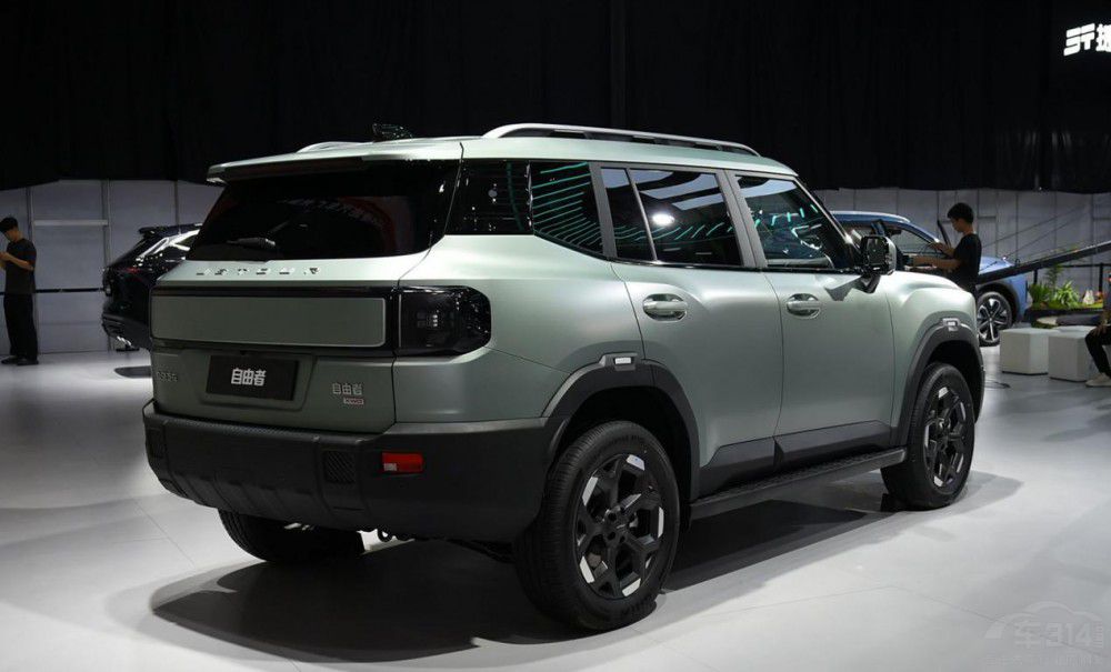 ⼸µSUVͣǿ