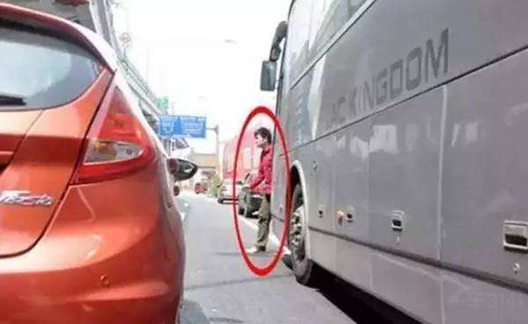 ���������������¹ʶ෢ ������˭��������