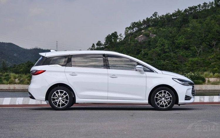 宋MAX为何会有这么大魅力?月销量近万台