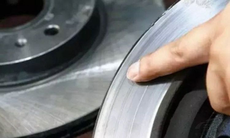 刹车失灵前三大预示 不注意当心小命难保!