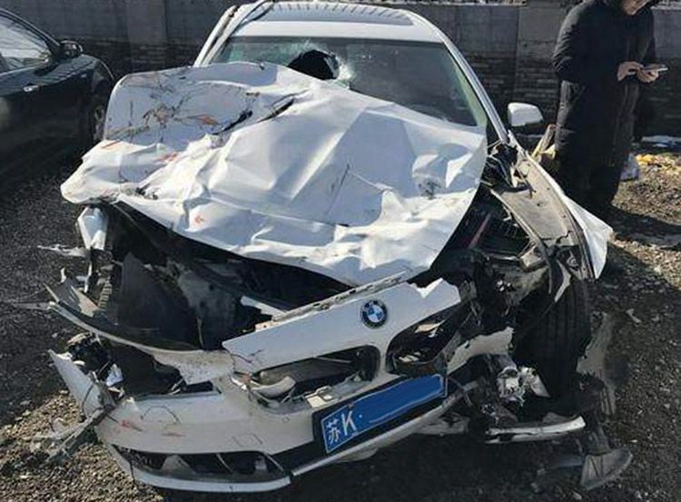 一场“小事故”沃尔沃车身断两截 安全受拷问