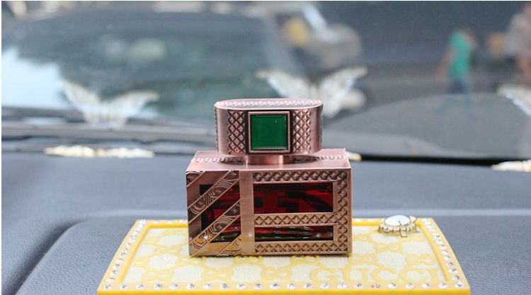 新车最不该入手的5样东西 看你车上有没?