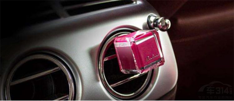 新车最不该入手的5样东西 看你车上有没?
