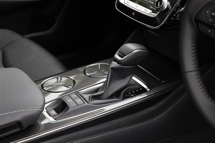 皇冠接替锐志?双边共四出排气加RS标识