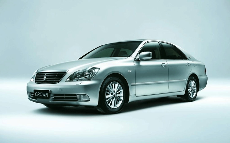 皇冠接替锐志?双边共四出排气加RS标识