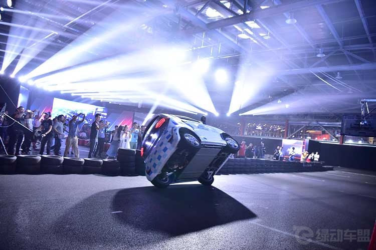 众泰E200 Pro四大升级 超越年轻用户期望