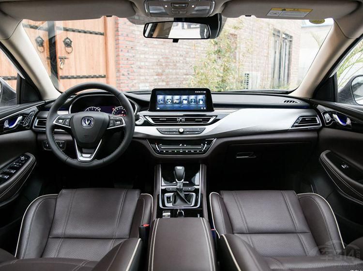 1533539813120635.jpg 长安睿骋CC与吉利博瑞对比 谁更值得买?