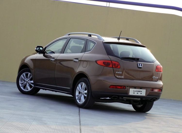 ���ֳ��̶����µ�SUV 7������������̨