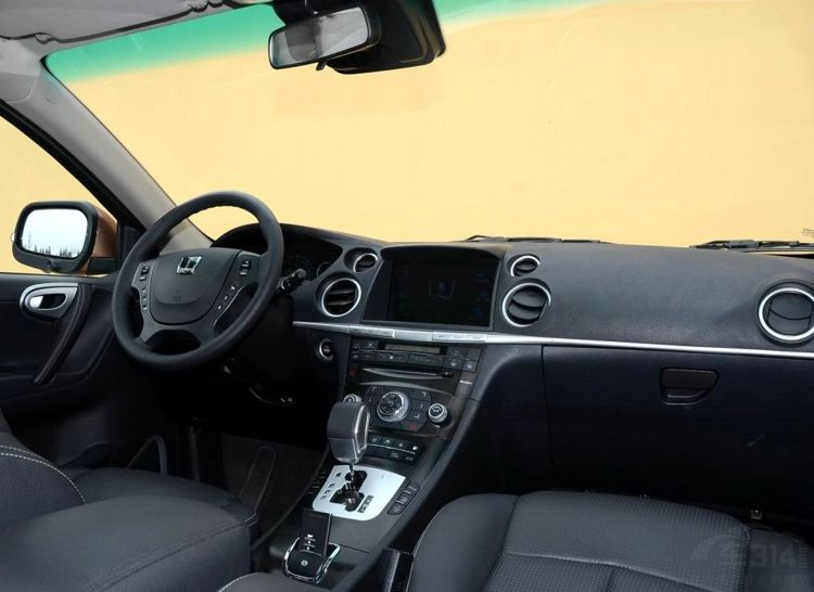 ���ֳ��̶����µ�SUV 7������������̨