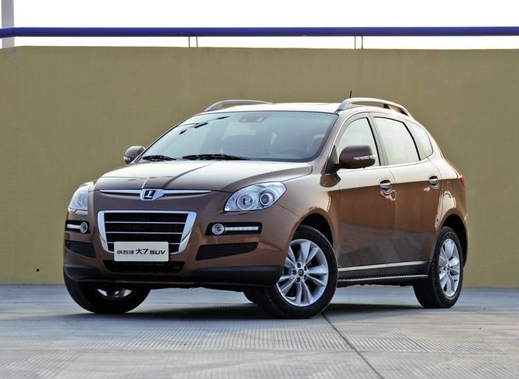 ���ֳ��̶����µ�SUV 7������������̨