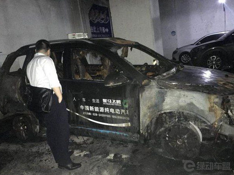 1535353440233060.jpg 威马纯电动车在厂区自燃 背后是信任危机