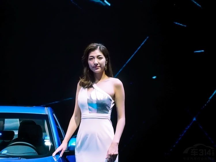 1535701006435911.jpg 2018成都车展:十大最美车模都在这里了