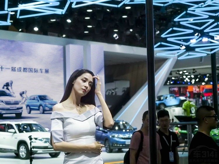 2018�ɶ���չ��������еĳ�ģ���ڡ�� 