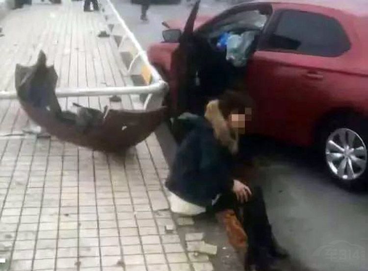 重庆坠江大巴视频公布 轿车女司机被冤枉 重庆坠江大巴视频公布 轿车女司机被冤枉