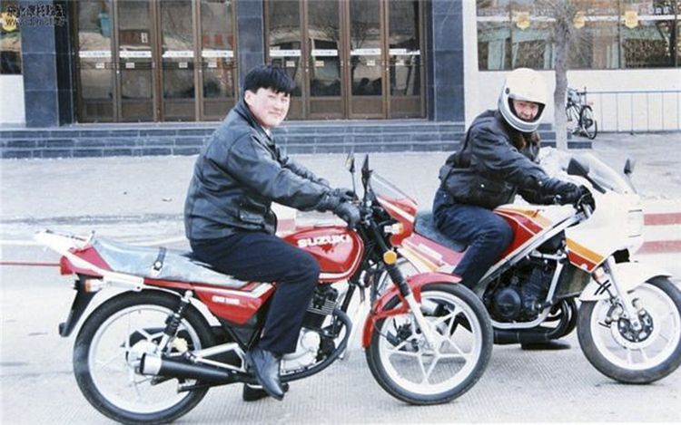 �ĸ￪��40���� ���ǽ�ͨ���ߵ��ݱ�����