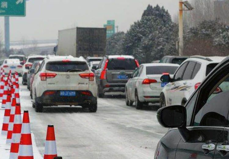 春节返程 后备厢里别再塞满了 开车太危险 春节返程 后备厢里别再塞满了 开车太危险