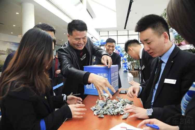 �ϱ���BMW3ϵ����ϲ������3����ж���