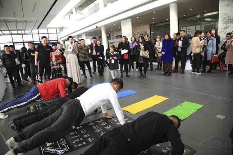 �ϱ���BMW3ϵ����ϲ������3����ж���