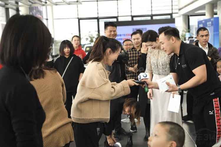 �ϱ���BMW3ϵ����ϲ������3����ж���