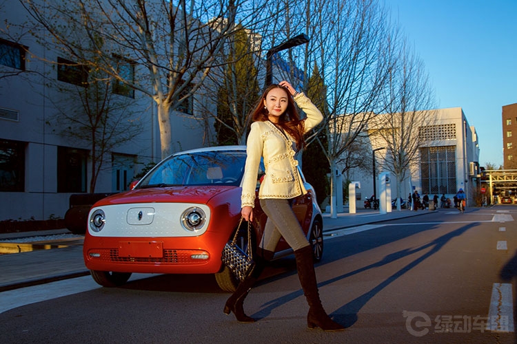 欧拉亮相上海 开启电动小车自动驾驶时代 欧拉亮相上海 开启电动小车自动驾驶时代