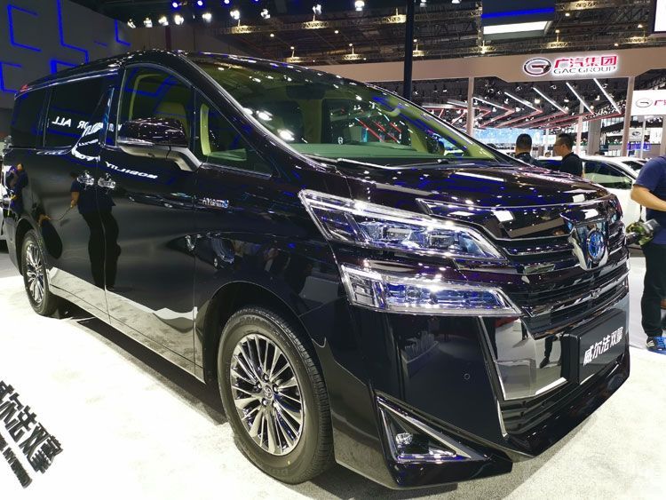 丰田埃尔法2.5L双擎比3.5L 丰田埃尔法2.5L双擎比3.5L V6还贵3万多!