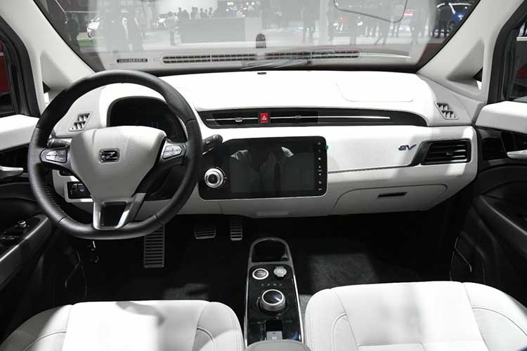 打造A00级纯电动标杆 众泰E330亮相车展 打造A00级纯电动标杆 众泰E330亮相车展