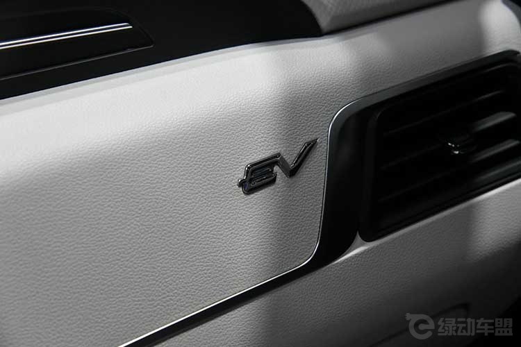 打造A00级纯电动标杆 众泰E330亮相车展 打造A00级纯电动标杆 众泰E330亮相车展