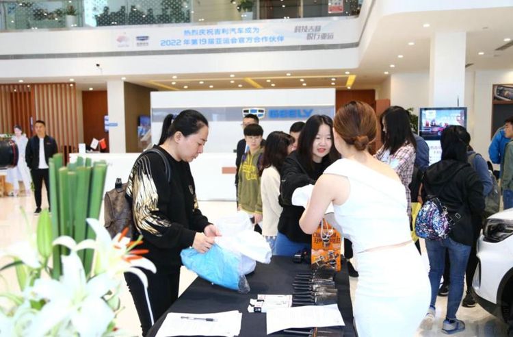 ǧ�����˹���--�μ�ý���Լݻ� Բ������