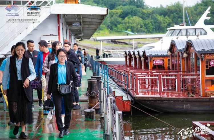 ǧ�����˹���--�μ�ý���Լݻ� Բ������