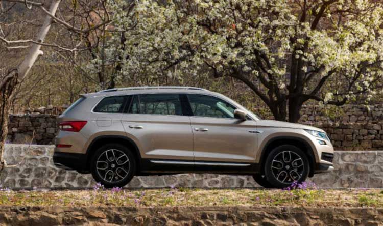 ������������ ���׼������һ̨7��SUV��