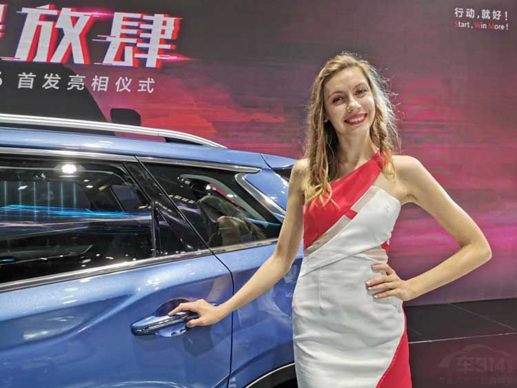 ���쳵չ����Ů ����������ģ�������ַ���