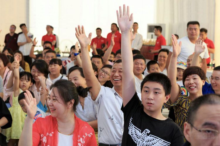 ȫ��һ����8���з������߹��峵��������@ʯ��ׯվ