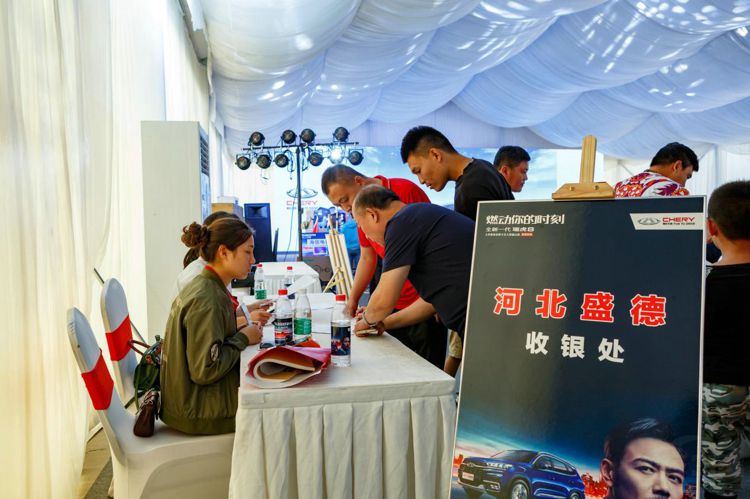 ȫ��һ����8���з������߹��峵��������@ʯ��ׯվ